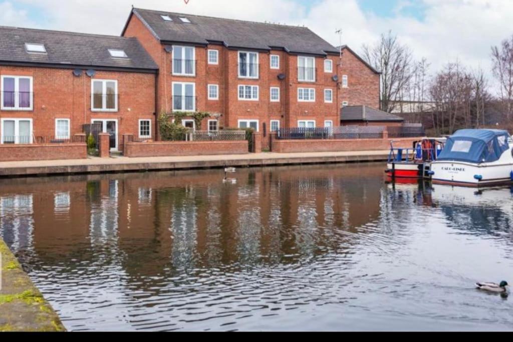 Waterside Mufc & Trafford Centre Townhouse 4 Bedroom Free Parking 맨체스터 외부 사진
